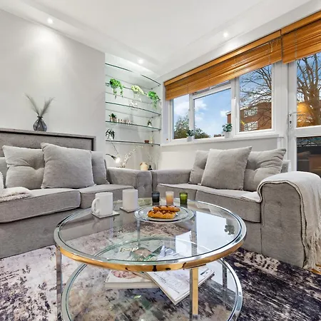 Elegant Retreat - Sleeps 6 - Close To Putney & Stamford Bridge *