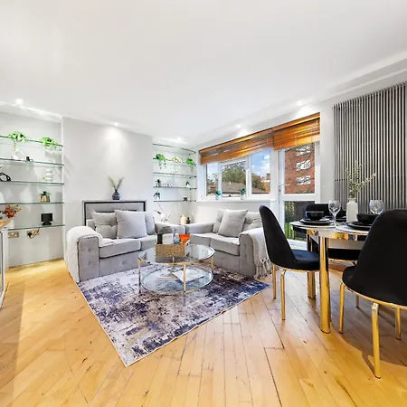 Elegant Retreat - Sleeps 6 - Close To Putney & Stamford Bridge London