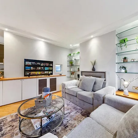 Elegant Retreat - Sleeps 6 - Close To Putney & Stamford Bridge Apartment