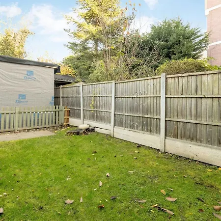 Spacious 1br Flat In Wanstead: Garden & Comfort *