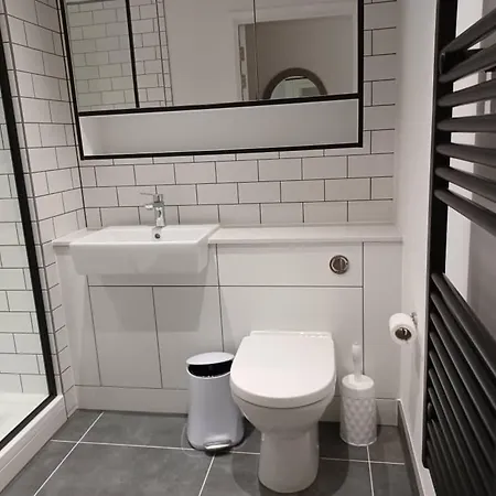 1 Bed Square * Edgware