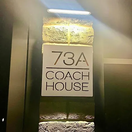 Coach House Apartment *