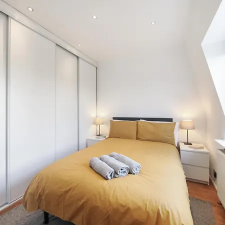 Chic 2br Loft-style In Queensway London