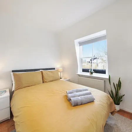 Chic 2br Loft-style In Queensway Apartment London