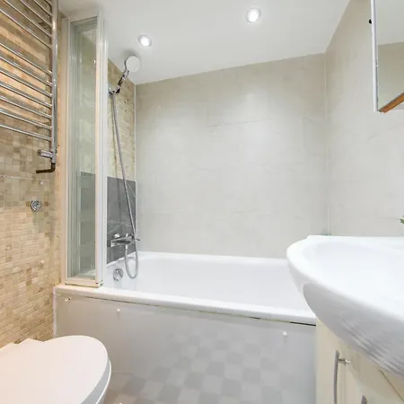 Chic 2br Loft-style In Queensway *