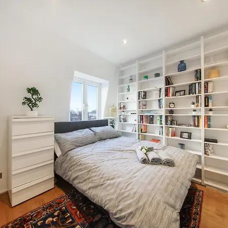 Chic 2br Loft-style In Queensway * London