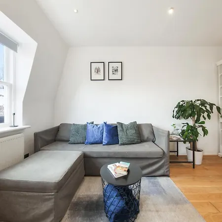 Chic 2br Loft-style In Queensway Apartment *