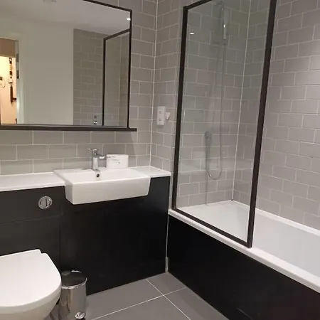 2 Bed Square Edgware