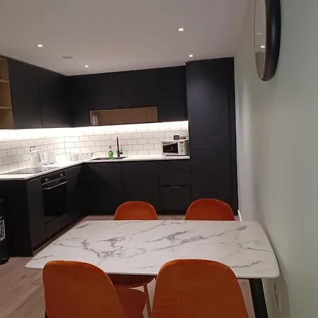 Apartment 2 Bed Square