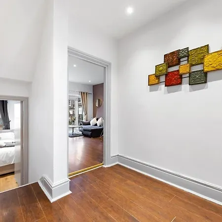 Apartment Luxury 2 Bedroom Balcony Kensington Flat For 6 Near Harrods & Next To Station! London