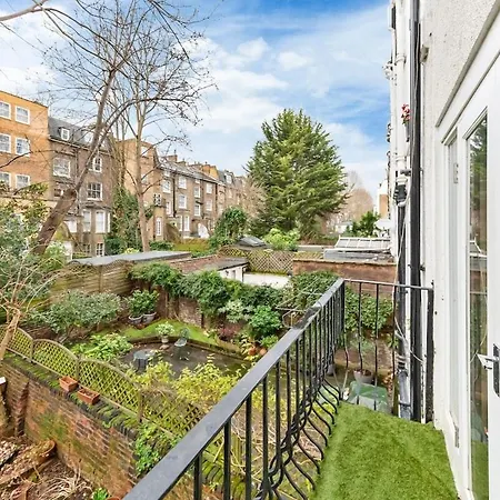 Apartment Luxury 2 Bedroom Balcony Kensington Flat For 6 Near Harrods & Next To Station! London