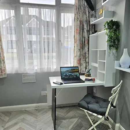 Gorgeous In Wembley Kingsbury Apartment