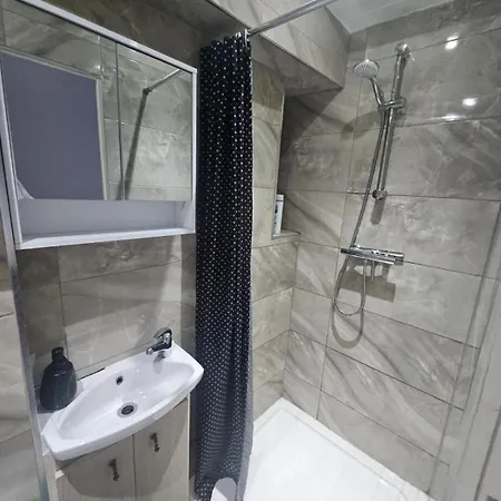 Gorgeous In Wembley Kingsbury Apartment *