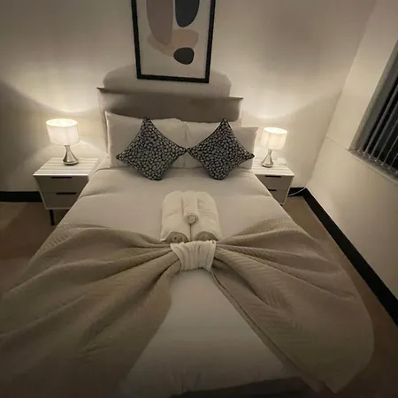 Beautiful Modern Eco Friendly 2 Bed House With Garden -
