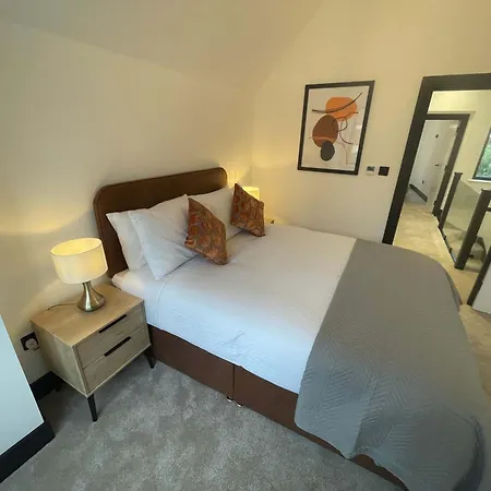 Beautiful Modern Eco Friendly 2 Bed House With Garden - *