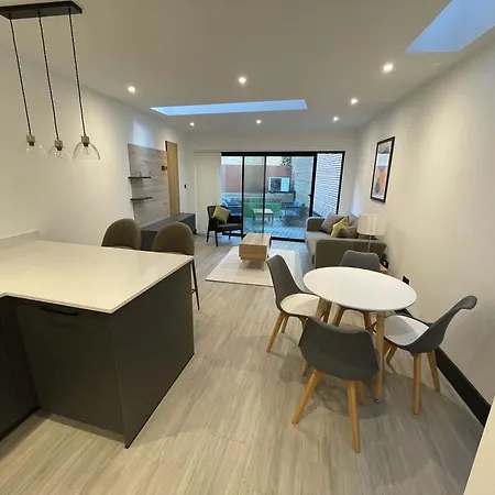 Beautiful Modern Eco Friendly 2 Bed House With Garden - Holiday home *
