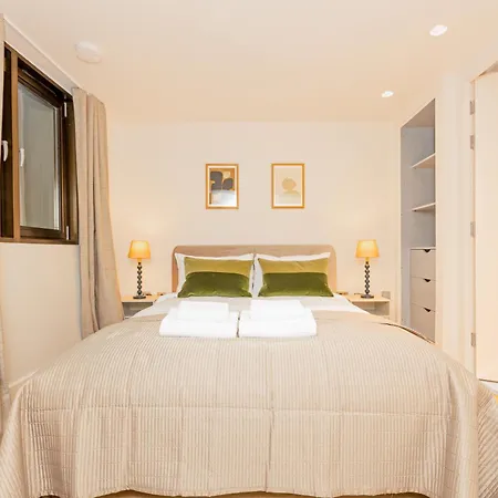 Amazing New 1br, 3 Min Blackfriars St!