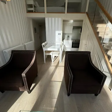 Luxury Mezzanine In Kensington / Earls Court Garden Square