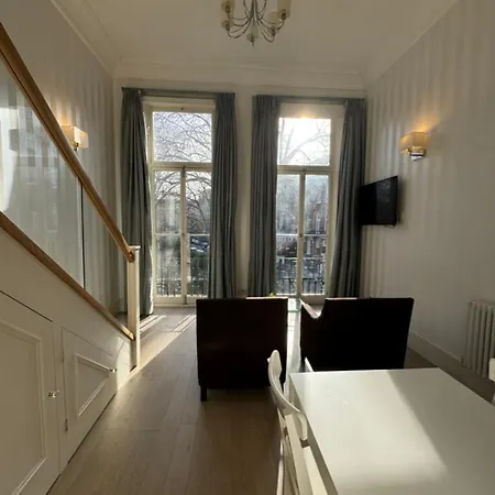 Luxury Mezzanine In Kensington / Earls Court Garden Square Apartment