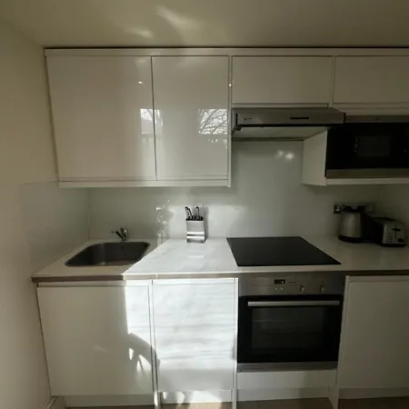 Luxury Mezzanine In Kensington / Earls Court Garden Square *