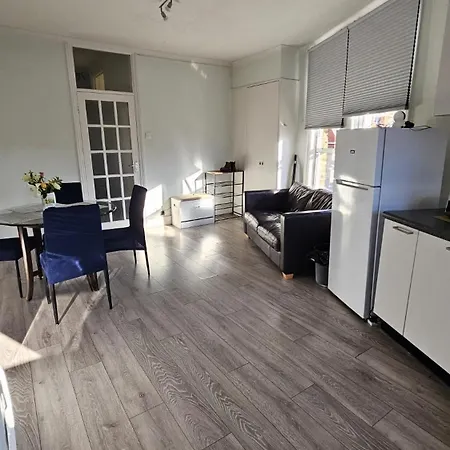 Large Private In Kensal Rise Of * London