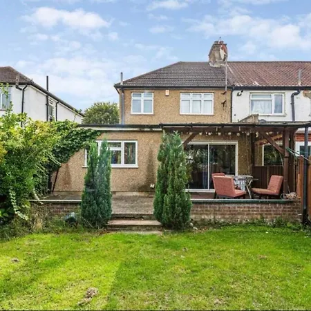 Holiday home Greenford *