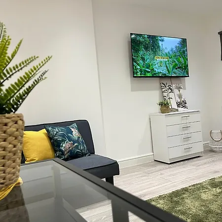 Apartment Modern Escape - Ideal For Work & Relaxation Near Tube