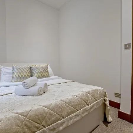 Charming 2-bed Holland Prk Rd London