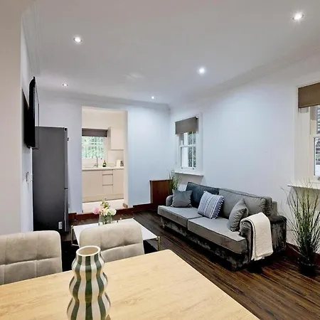Charming 2-bed Holland Prk Rd Apartment