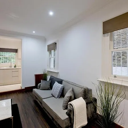 Charming 2-bed Holland Prk Rd Apartment *