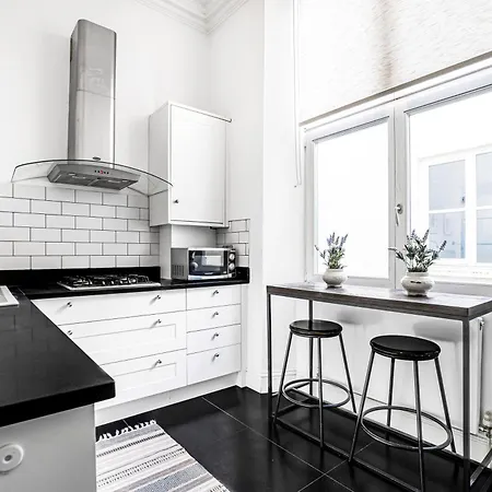 Classy High Ceilings 2 Bdr Next To Hyde Park * London
