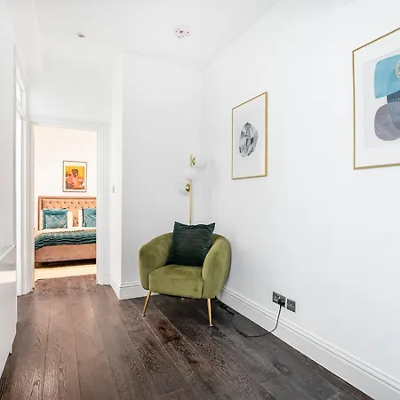 Classy High Ceilings 2 Bdr Next To Hyde Park Apartment