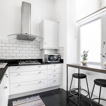 Classy High Ceilings 2 Bdr Next To Hyde Park Apartment *