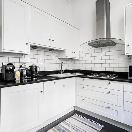 Classy High Ceilings 2 Bdr Next To Hyde Park London