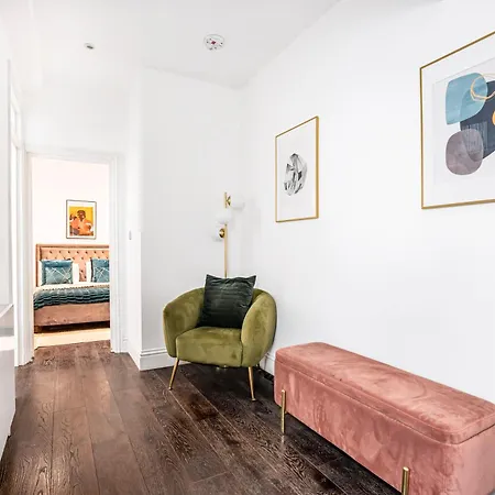 Classy High Ceilings 2 Bdr Next To Hyde Park Apartment London