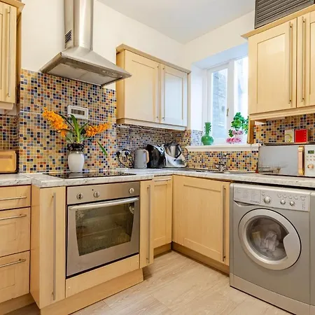 The Whole Flat With Terrace 1 Min To Earls Court Station For 3 Guests Apartment *