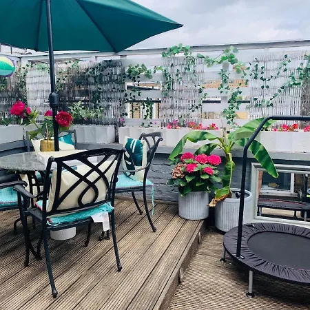 Apartment The Whole Flat With Terrace 1 Min To Earls Court Station For 3 Guests
