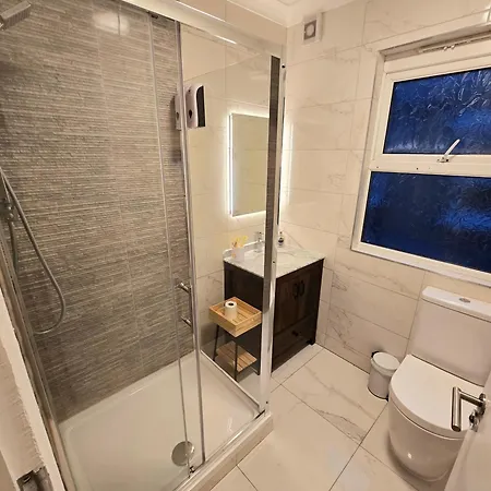 Family Flat 3 Beds Walthamstow Apartment London
