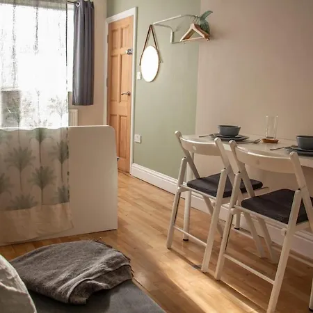 Comfy Wembley Apartment