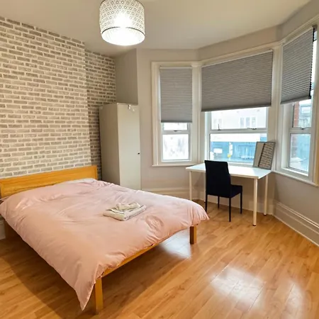Private In Kensal Rise Near Tube & Bus Station Homestay London