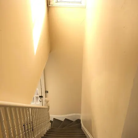Private In Kensal Rise Near Tube & Bus Station Homestay London