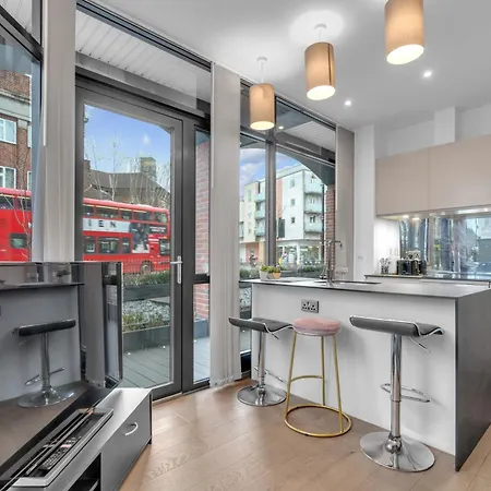 Luxury Heathrow Airport * Yiewsley