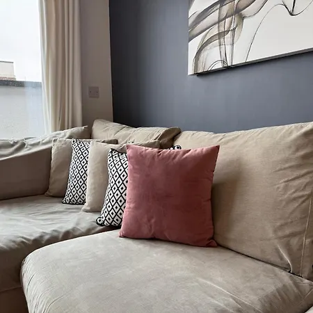Spacious 2 Bedroom Flat, Near Kings Cross, Location Apartment *