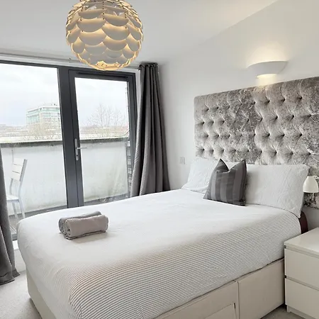 Spacious 2 Bedroom Flat, Near Kings Cross, Location London