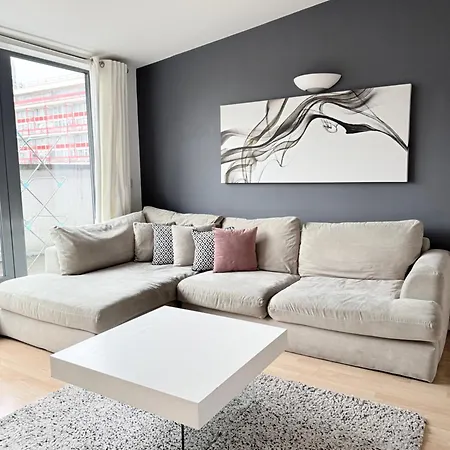 Spacious 2 Bedroom Flat, Near Kings Cross, Location Apartment
