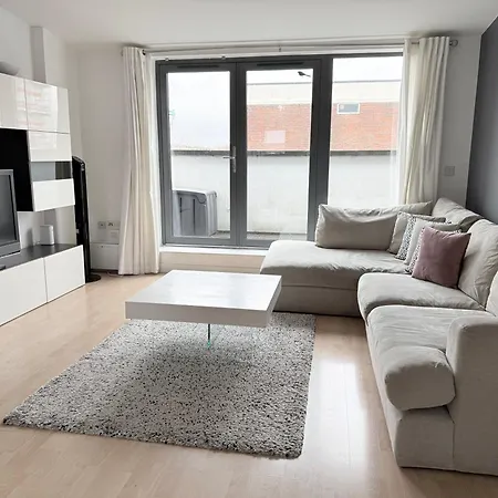 Apartment Spacious 2 Bedroom Flat, Near Kings Cross, Location *