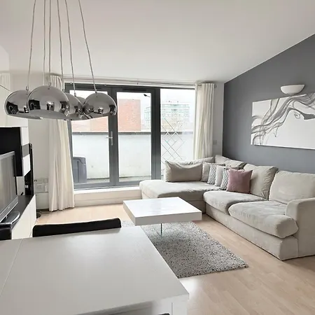 Spacious 2 Bedroom Flat, Near Kings Cross, Location Apartment *