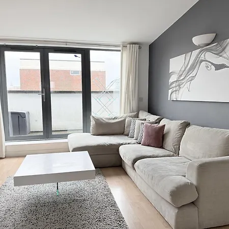 Spacious 2 Bedroom Flat, Near Kings Cross, Location *