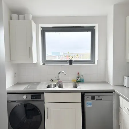 Spacious 2 Bedroom Flat, Near Kings Cross, Location Apartment *