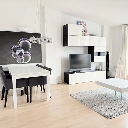 Apartment Spacious 2 Bedroom Flat, Near Kings Cross, Location *